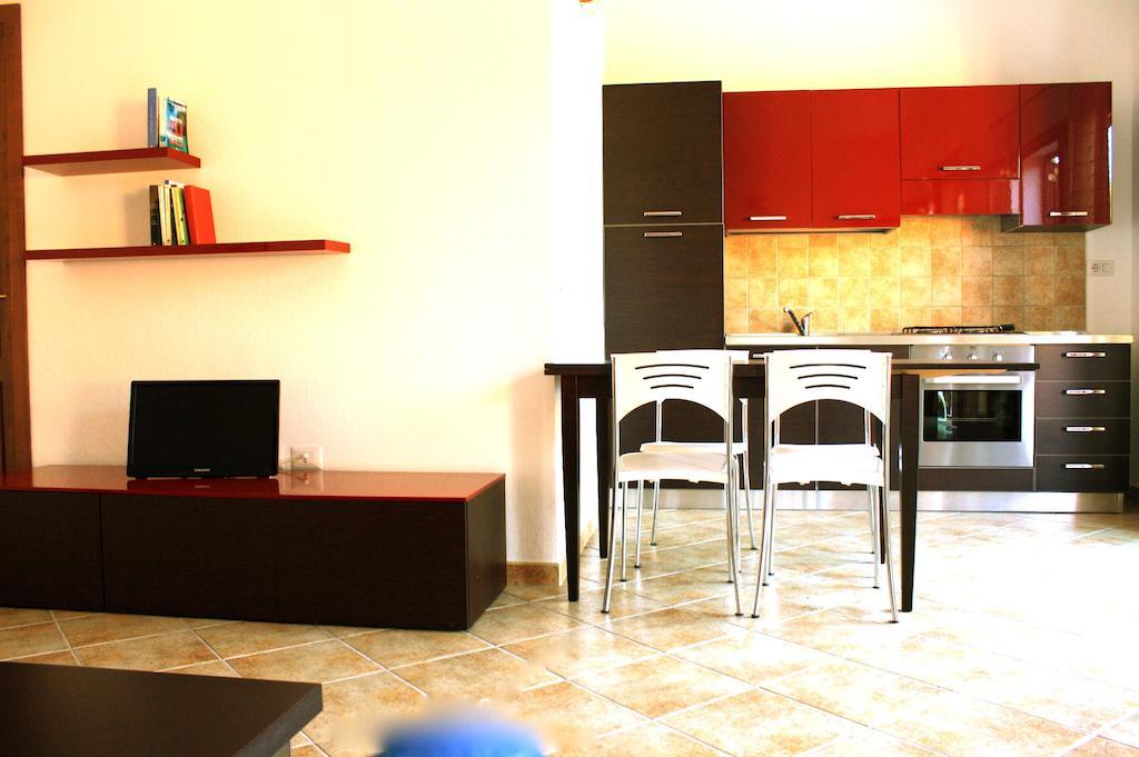 Residenze L'Isola Surf House Lejlighedshotel Porto Pollo Værelse billede
